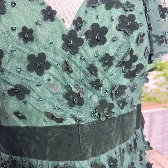 Mac Duggal EMBELLISHED BUTTERFLY SLEEVE VELVET HEM MIDI DRESS size 12 NWT - Picture 10 of 11